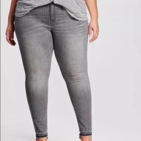 Ava & Viv Denim - NWT Ava + Viv Grey Washed Jeggings with Frayed Hem